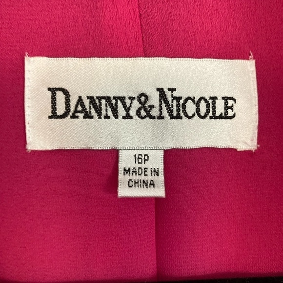 Danny & Nicole hot pink blazer. Size 16P - Picture 3 of 7
